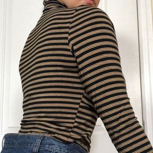 STRIPED TARGET TURTLENECK